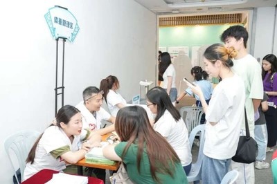 青年夜校送健康，中醫(yī)藥養(yǎng)生夜市點(diǎn)亮千年商圈