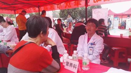 市一院開展“天天學(xué)雷鋒，志愿不停步”系列活動(dòng)，營(yíng)養(yǎng)健康咨詢便民惠民暖人心